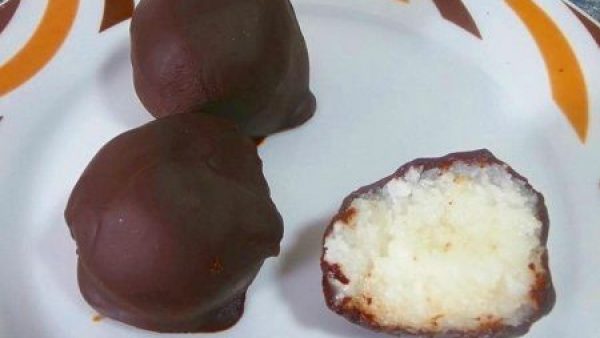 BOLITAS DE COCO Y CHOCOLATE