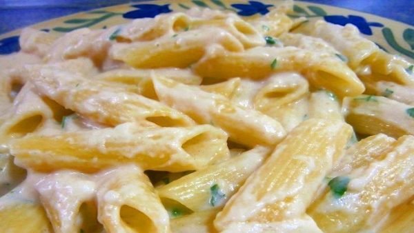 RECETA DE LOS MACARRONES CON BECHAMEL Y QUESO