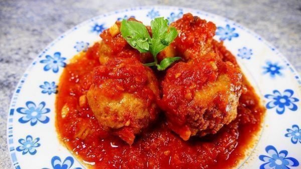 ALBONDIGAS CASERAS EN SALSA DE TOMATE