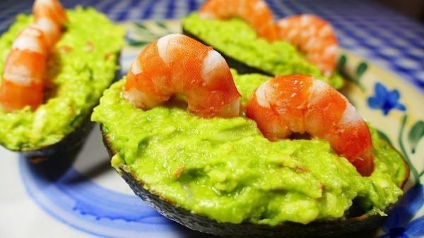 AGUACATES RELLENOS DE GAMBAS