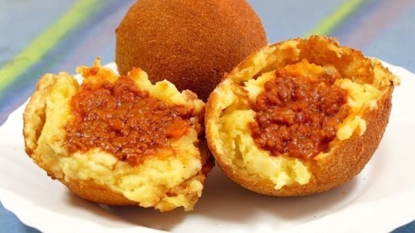 BOMBAS DE PATATA Y CARNE PICADA rellenas