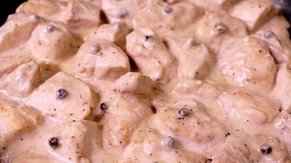 PECHUGAS DE POLLO EN SALSA DE PIMIENTA