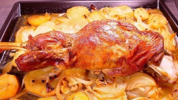 PALETILLA DE CORDERO AL HORNO CON PATATAS