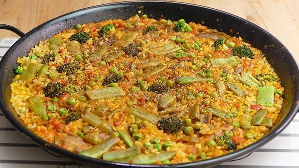 Arroz con verduras. Receta sencilla en la cual, emplearemos otros ingredientes, todos para sustituir a la carne proveniente de la tierra, y también del mar