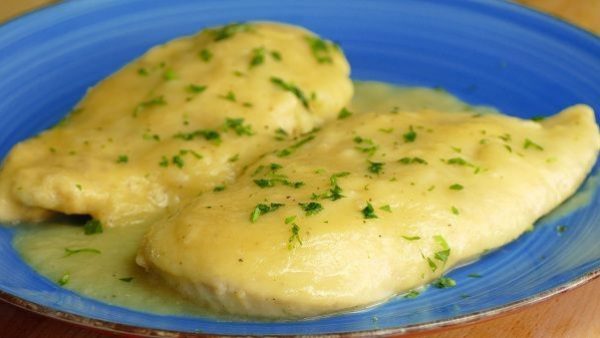PECHUGAS DE POLLO EN SALSA DE CEBOLLA