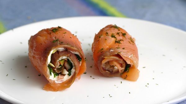 salmon ahumado con queso fresco. Un delicioso aperitivo facil de hacer con el cual triunfarás seguro