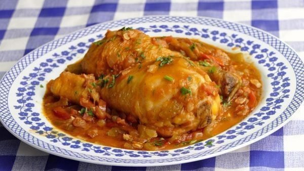 POLLO AL CHILINDRON GUISADO