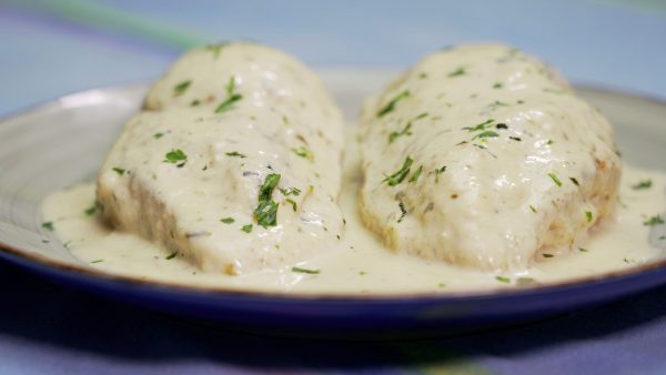 PECHUGAS DE POLLO EN SALSA DE NATA Y QUESO