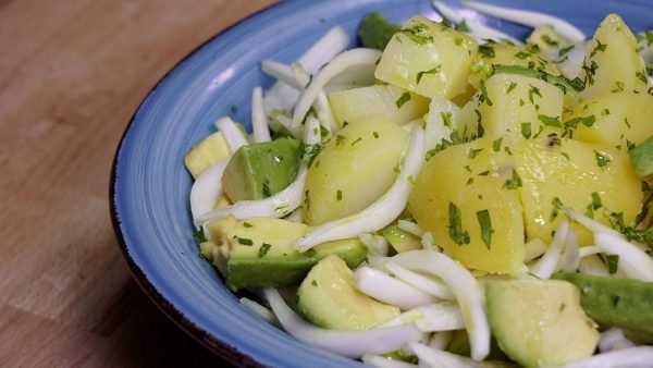 ENSALADA DE PATATA Y AGUACATE