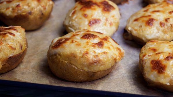 PATATAS RELLENAS DE ATUN Y TOMATE AL HORNO