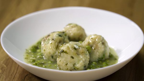 ALBONDIGAS DE BACALAO EN SALSA VERDE