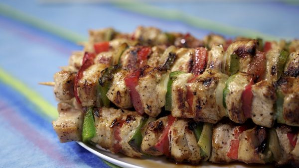 BROCHETAS DE POLLO A LA PLANCHA