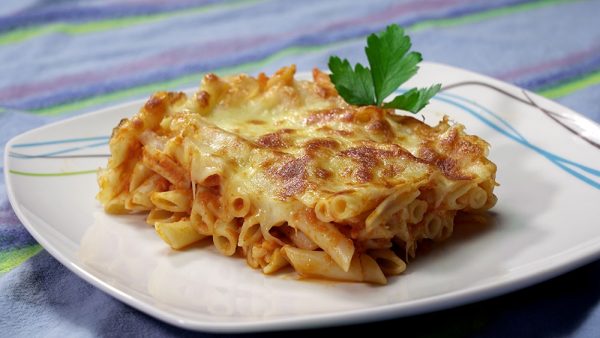 MACARRONES CON TOMATE AL HORNO