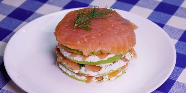 MILHOJAS DE SALMÓN, MANZANA Y QUESO