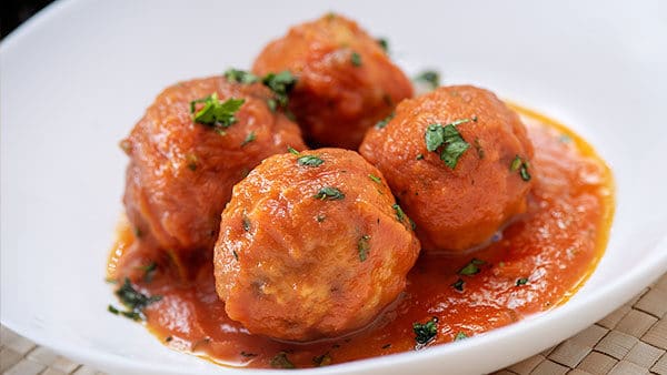ALBONDIGAS DE CARNE EN SALSA DE TOMATE