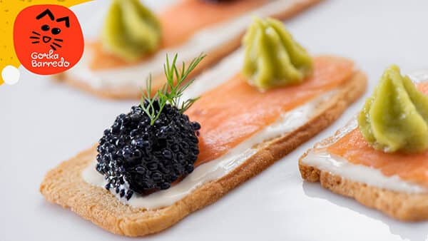 TOSTAS DE SALMON Y QUESO CREMA