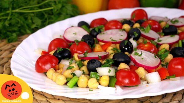 ENSALADA DE GARBANZOS MEDITERRANEA