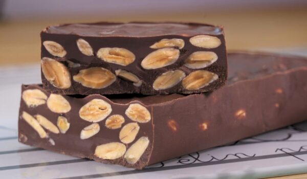 TURRON DE CHOCOLATE CON ALMENDRAS