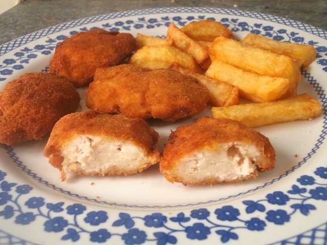 Nuggets de pollo caseros. Una comida rapida , facil de hacer y muy rica. Olvídate de los restaurantes de comida rapida con estos nuggets que, sin duda serán más sanos y sabrosos.