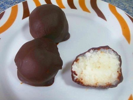 Bolitas de coco y chocolate