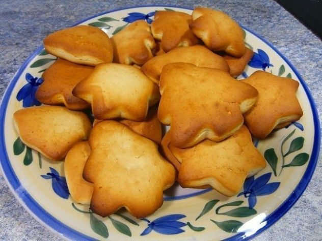 Galletas de mantequilla caseras con formas navideñas