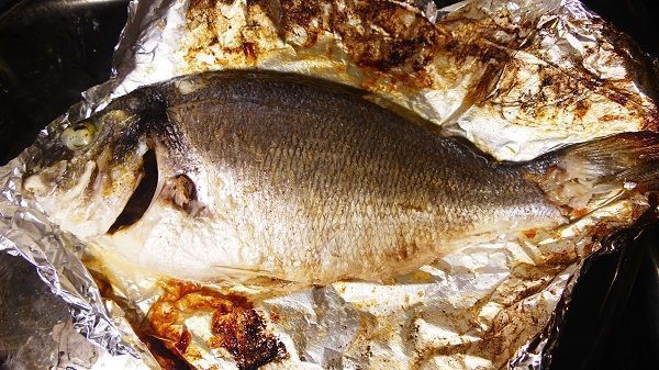 Receta de dorada al horno con cebolla, un pescado delicioso