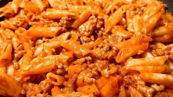 MACARRONES CON CARNE PICADA Y TOMATE Macarrones-con-carne-picada-y-tomate