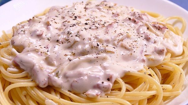 Salsa carbonara con nata. La mejor receta para acompañar tus platos de pasta