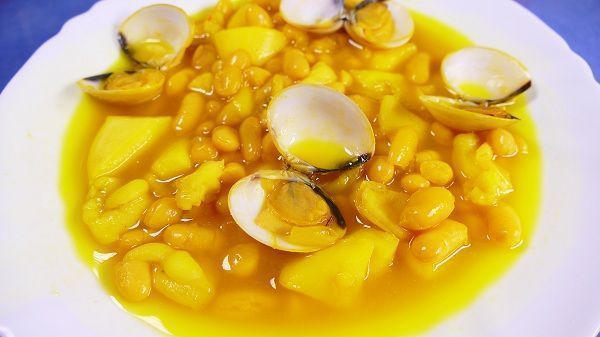 alubias blancas con almejas