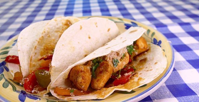 Tacos de pollo. Una receta mexicana, estilo fajitas