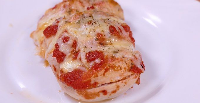 pechugas de pollo estilo pizza. En vez de utilizar la masa de pan de pizza, utilizaremos una pechuga entera ¡delicioso!