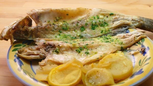 LUBINA AL HORNO CON PATATAS