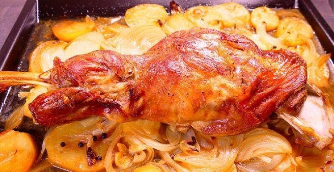 Paletilla de cordero al horno con patatas - Cocina Casera Facil