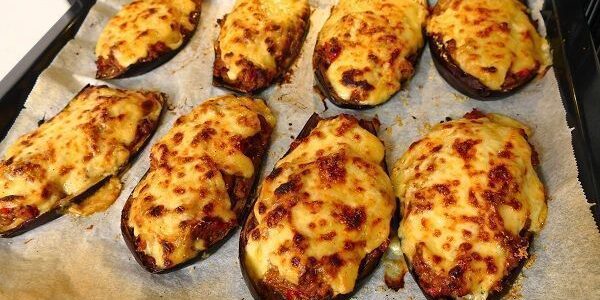 BERENJENAS RELLENAS DE CARNE PICADA