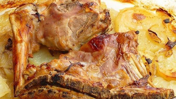 CABRITO AL HORNO CON PATATAS