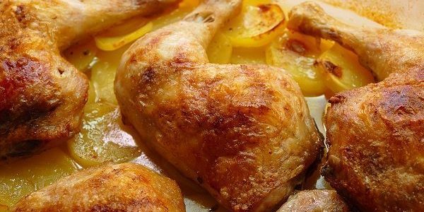MUSLOS DE POLLO AL HORNO CON PATATAS