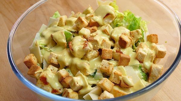 Ensalada Cesar con pollo - Receta de Cocina Casera y Facil