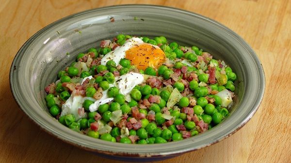 GUISANTES CON JAMON Y HUEVO - Receta de abuela de toda la vida