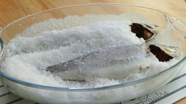 LUBINA A LA SAL AL HORNO