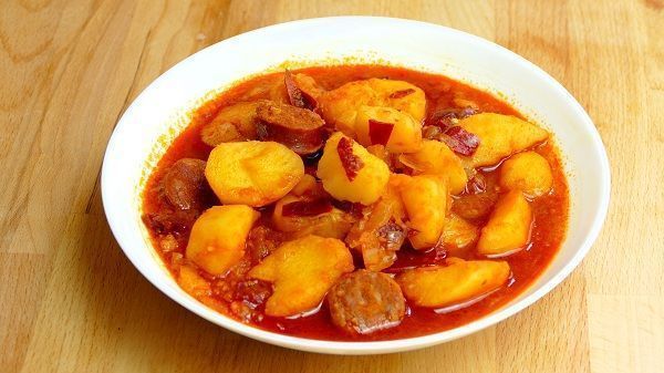 PATATAS CON CHORIZO - Recetas de Cocina Casera y Facil