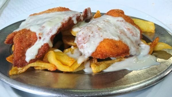 ESCALOPINES DE TERNERA EN SALSA DE QUESO