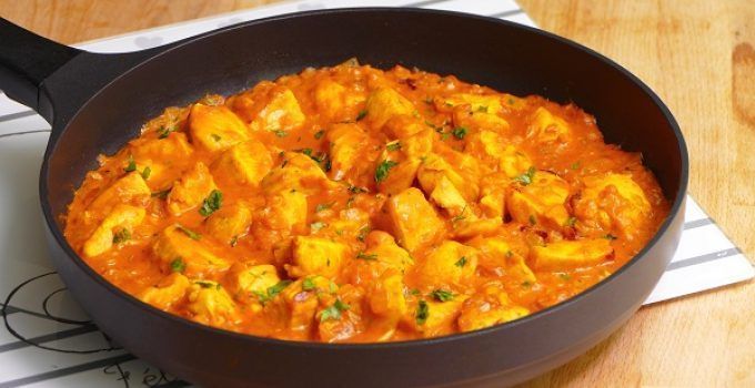 Pollo al curry con leche de coco. Un guiso oriental que queda delicioso