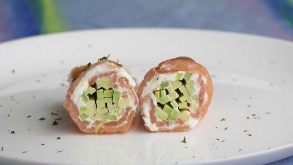 SALMON CON AGUACATE Y QUESO FRESCO