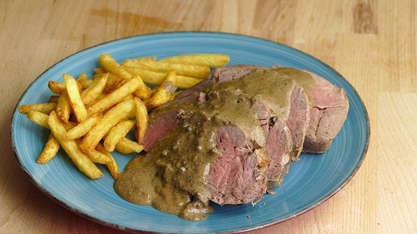 Solomillo de ternera en salsa de pimienta. Receta rica, rica