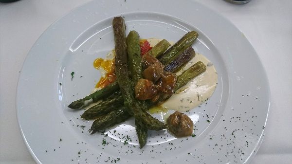 Esparragos trigueros verdes a la plancha