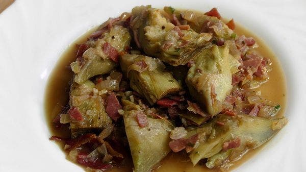 Alcachofas con jamon. Un plato muy nutritivo para hacer en casa.