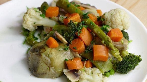 Menestra de verduras. receta facil para comer un plato de verduras en casa