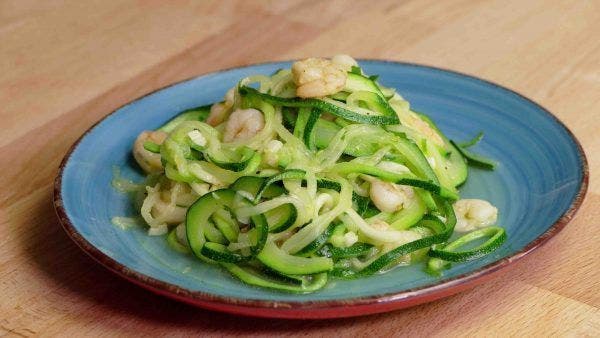 Espaguetis de CALABACIN con gambas - Cocina Casera y Facil