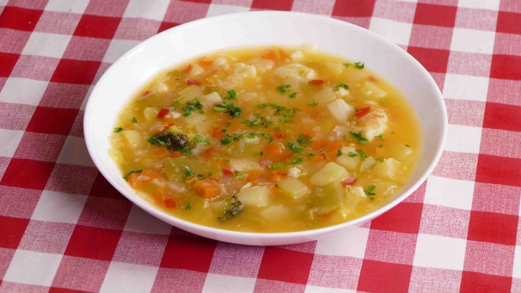 Dentro algun lado Presta atención a Sopa de verduras. Receta FACIL que no lleva NADA de grasa