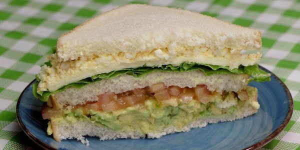 SANDWICH VEGETAL CON AGUACATE